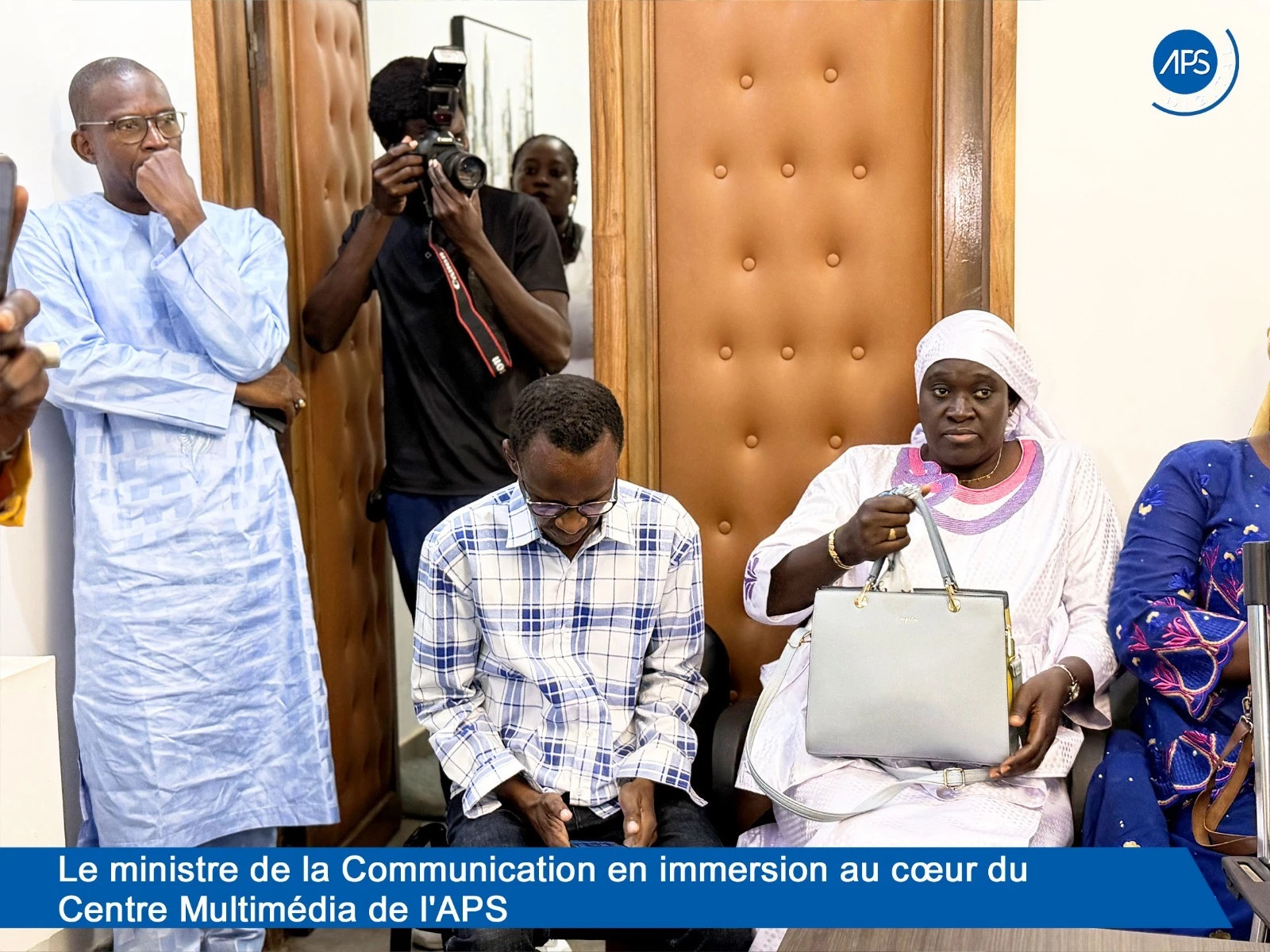 Le ministre de la Communication en immersion au cœur du Centre Multimédia de l'APS