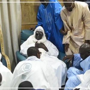 Le président Faye s'est rendu à Touba pour présenter ses condoléances suite au décès de Serigne Cheikh Saliou