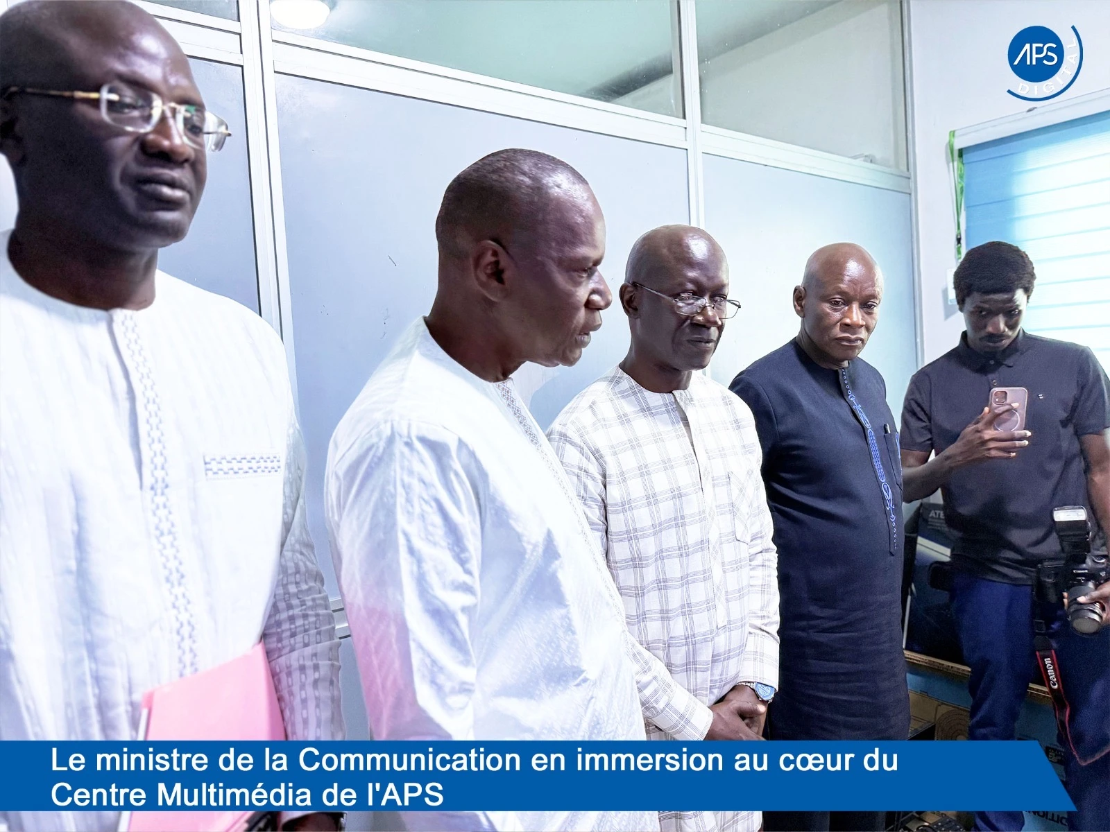 Le ministre de la Communication en immersion au cœur du Centre Multimédia de l'APS