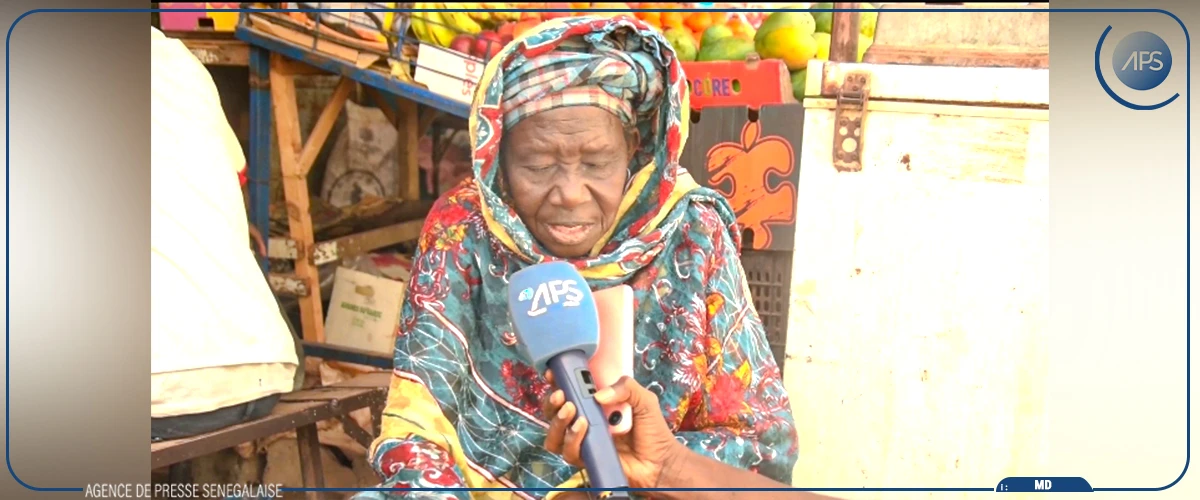 Coumba Touré, 60 ans, vendeur de cacahuètes et symbole de résilience des familles modestes