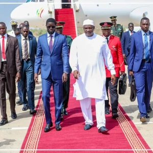 Adama Barrow à Dakar pour prendre part au Conseil présidentiel sénégalao-gambien