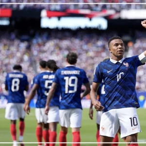 ‎Mondial 2026 : la France élimine la Suède, Mbappé rejoint Messi à la tête du classement des buteurs