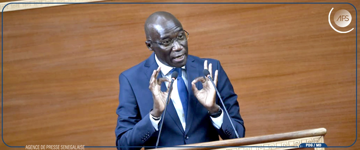 Révision constitutionnelle : le président de la République opte pour un référendum (ministre)