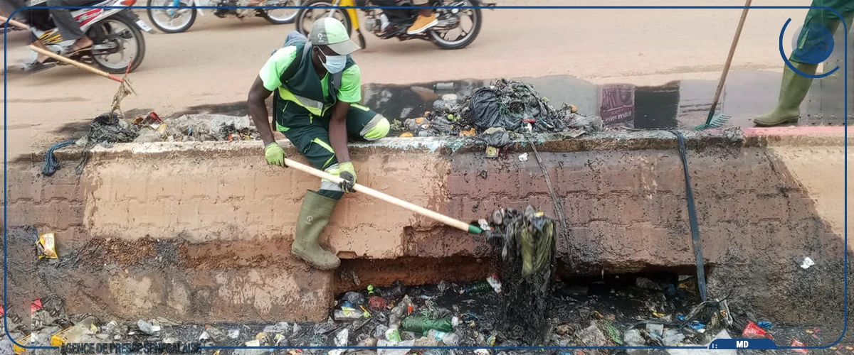 Ziguinchor: la SONAGED intensifie le curage des caniveaux pour prévenir les inondations