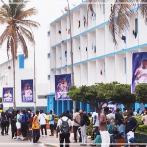 À l'Université Cheikh Anta Diop de Dakar, les étudiants croient dur comme fer en une victoire contre les Bleus