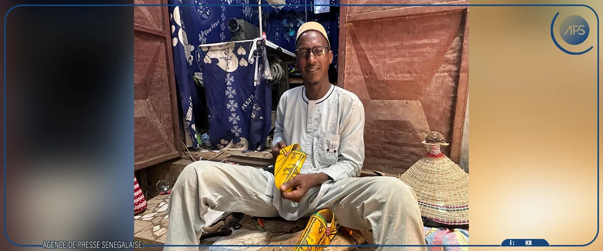 Boubacar Thiam, cordonnier, agent de santé et membre actif du mouvement ”Navétanes”