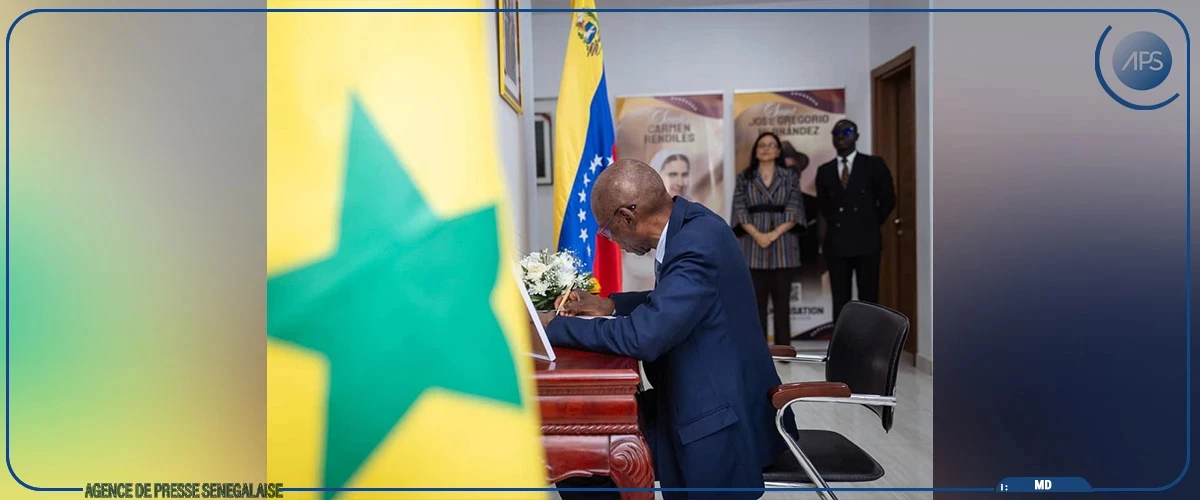 Cheikh Niang à l’ambassade du Venezuela pour présenter les condoléances du Sénégal suite aux séismes du 24 juin