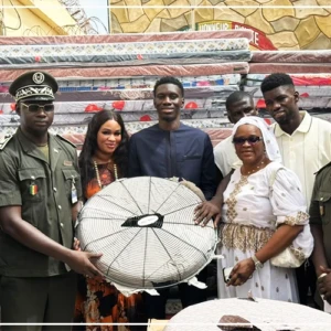 Ismaïla Sarr offre des dons aux pensionnaires de la MAC de Saint-Louis
