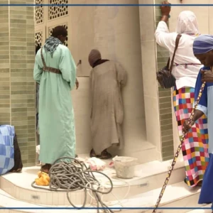 A Touba, "Baye Fall" et "Yaye Fall" perpétuent le "khidma", pilier de la tradition mouride