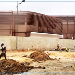 Sous le vacarme des chantiers des JOJ, les artisans de la Médina en attente de la livraison de la Maison du cuir