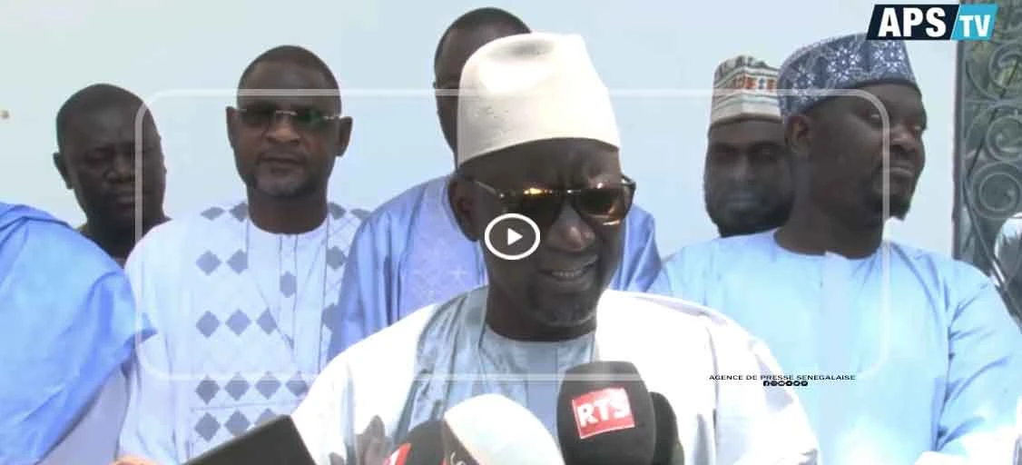 Kaolack : Idrissa Samb présente le projet “Daara Atelier” au khalif général de la Fayda Tidianya