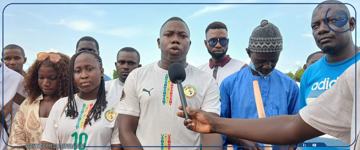 Des matériels de nettoiement remis au mouvement Navétanes de la commune de Sédhiou