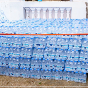 À Tivaouane, le FONSIS offre 12 000 bouteilles d’eau potable à la communauté tidjane (communiqué)