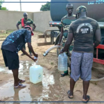 Dans les environs de l'Ecole 11 et de l'Ecole 15 de Tivaouane, riverains et pèlerins en quête d'eau