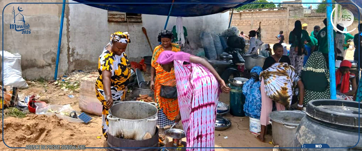 Dans les environs de l'Ecole 11 et de l'Ecole 15 de Tivaouane, riverains et pèlerins en quête d'eau