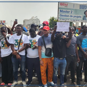 Contre la vie chère, des Sénégalais marchent dans les rues de Dakar