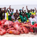 Thiaroye sur mer : plus 300 sacs de déchets plastiques collectés lors d'une randonnée