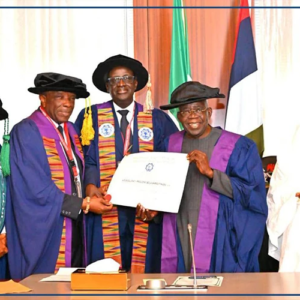 Le Collège des médecins africains décerne un diplôme d'honneur au président nigérian Bola Tinubu