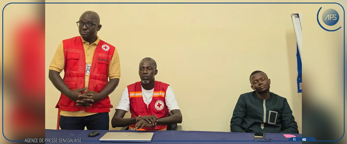 Les membres de l'équipe d'intervention de la Croix-Rouge sénégalaise outillés en cartographie et en conduite de drones