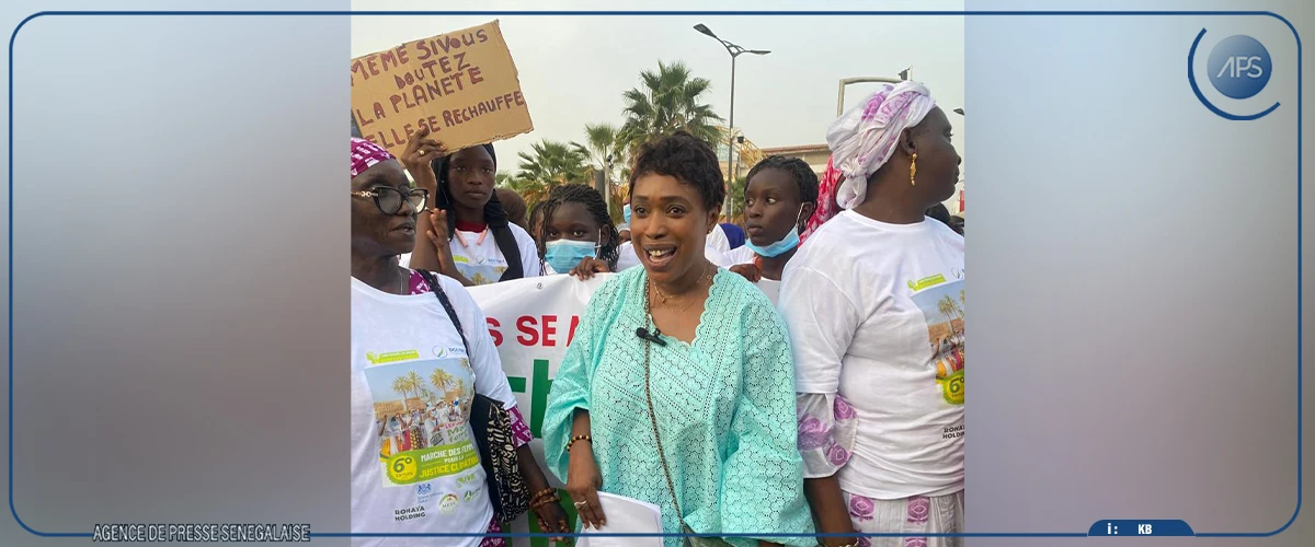 Des femmes marchent pour une justice climatique fondée sur l’action et la solidarité