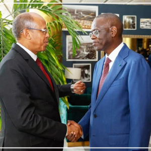 "Entretien de courtoisie" du PM Al Aminou Lô avec le président de la Commission de l'UA à Abidjan